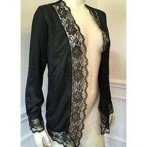 Lacy lounge/bed jacket VTG